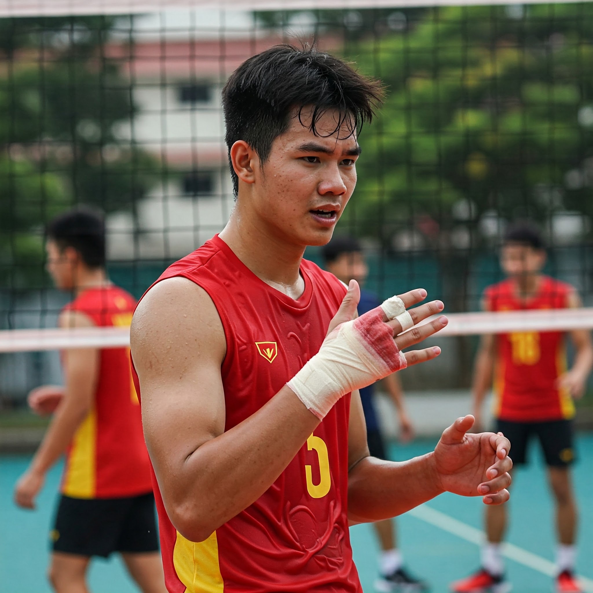 Tay đập chủ lực và chấn thương – Chuyện thường ngày của dân bóng chuyền và bí quyết hồi phục với Long Huyết P/H